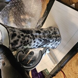 Black and White Floral Vase